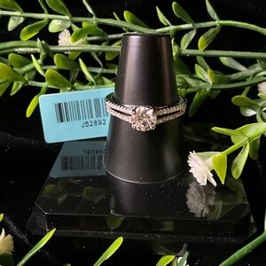 Gorgeous Solitaire with Pave Split Band Sterling Silver Sz 10